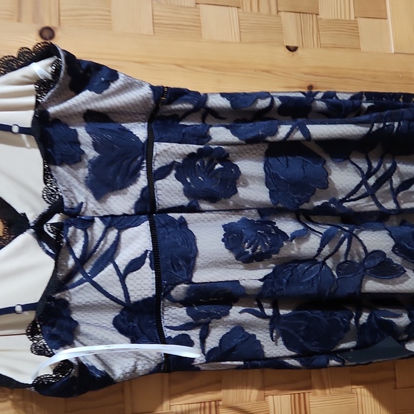 Lulu's Navy and White Floral Lace Midi Dress - Picture 4 of 4